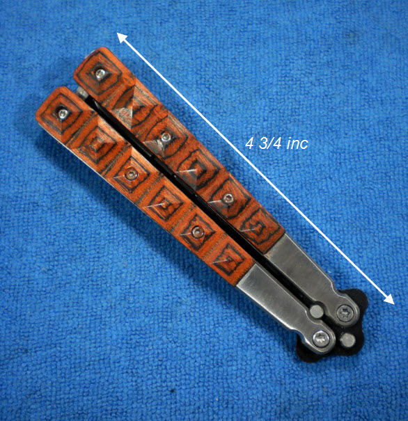 มีดควงสแตนเลสชุบดำ ด้ามลายไม้พร้อมซองพก