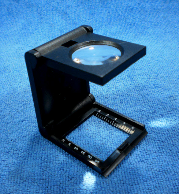 แว่นขยาย 5x ทรงเหลี่ยม ฐานตั้ง+ไฟ