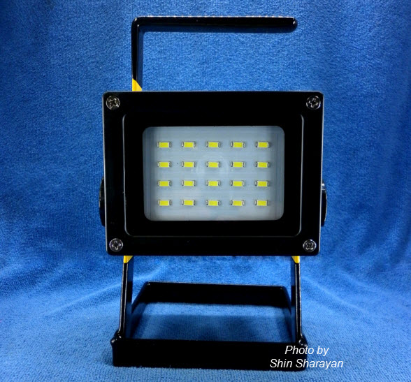 Rechargeable LED Flood Light 30W แสงสีขาว
