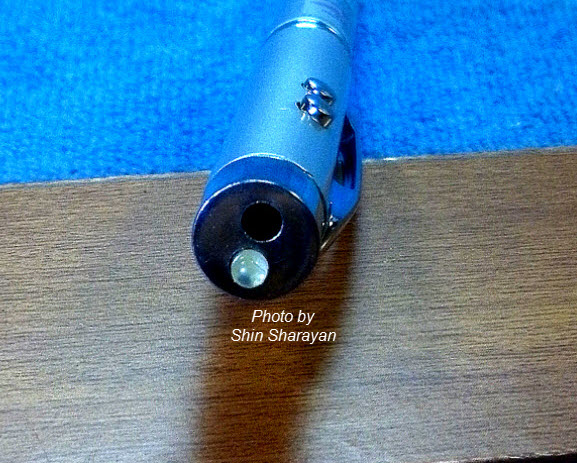 ปากกาลูกลื่น มีไฟเลเซอร์ชี้บอร์ด และไฟฉายเล็ก