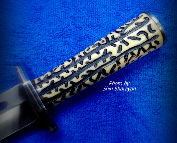 มีดพกสแตนเลสเซาะลาย ด้ามซุง Columbia 11