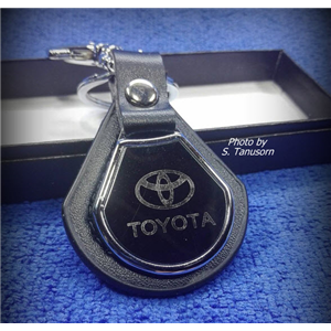 พวงกุญแจรถ TOYOTA หนังแท้ หยดน้ำ สีดำ