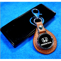 พวงกุญแจรถ HONDA หนังแท้สีน้ำตาล (กลม)