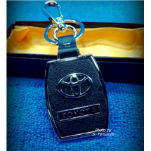 พวงกุญแจรถ TOYOTA ข้างป่องดำ